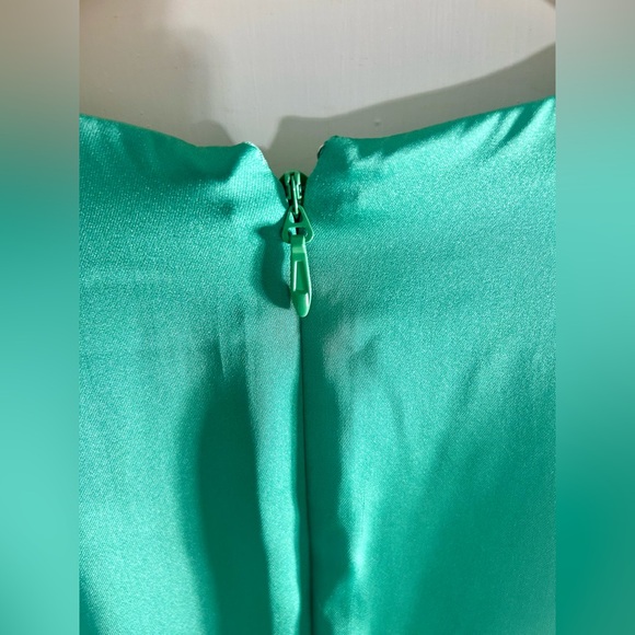 BCBG Max Azra green tie waist short dress. Size 0. - Picture 10 of 13